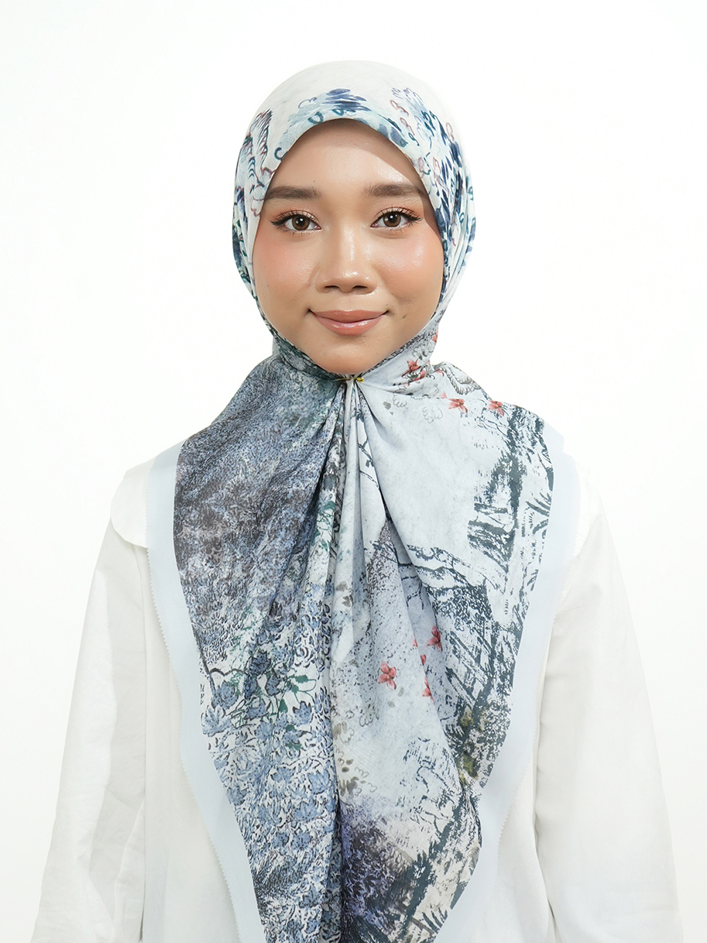 SQ COTTON VOILE BORDERING BLUE 1 SQ COTTON VOILE BORDERING BLUE 1