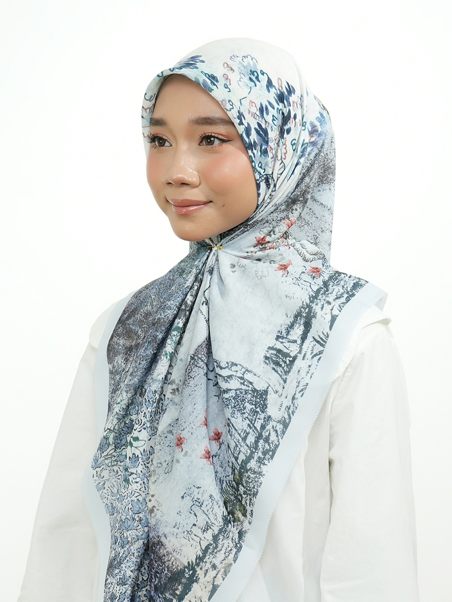 SQ COTTON VOILE BORDERING BLUE 2 SQ COTTON VOILE BORDERING BLUE 2