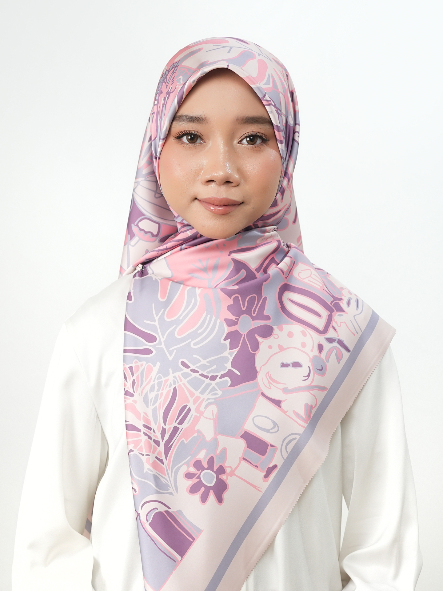SQ SATIN CHAFEAU GREY 4 SQ SATIN CHAFEAU GREY 4